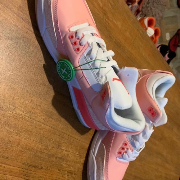 I Am asking New Jordan,Nike and Vanz sneakers - Picture 2 of 4